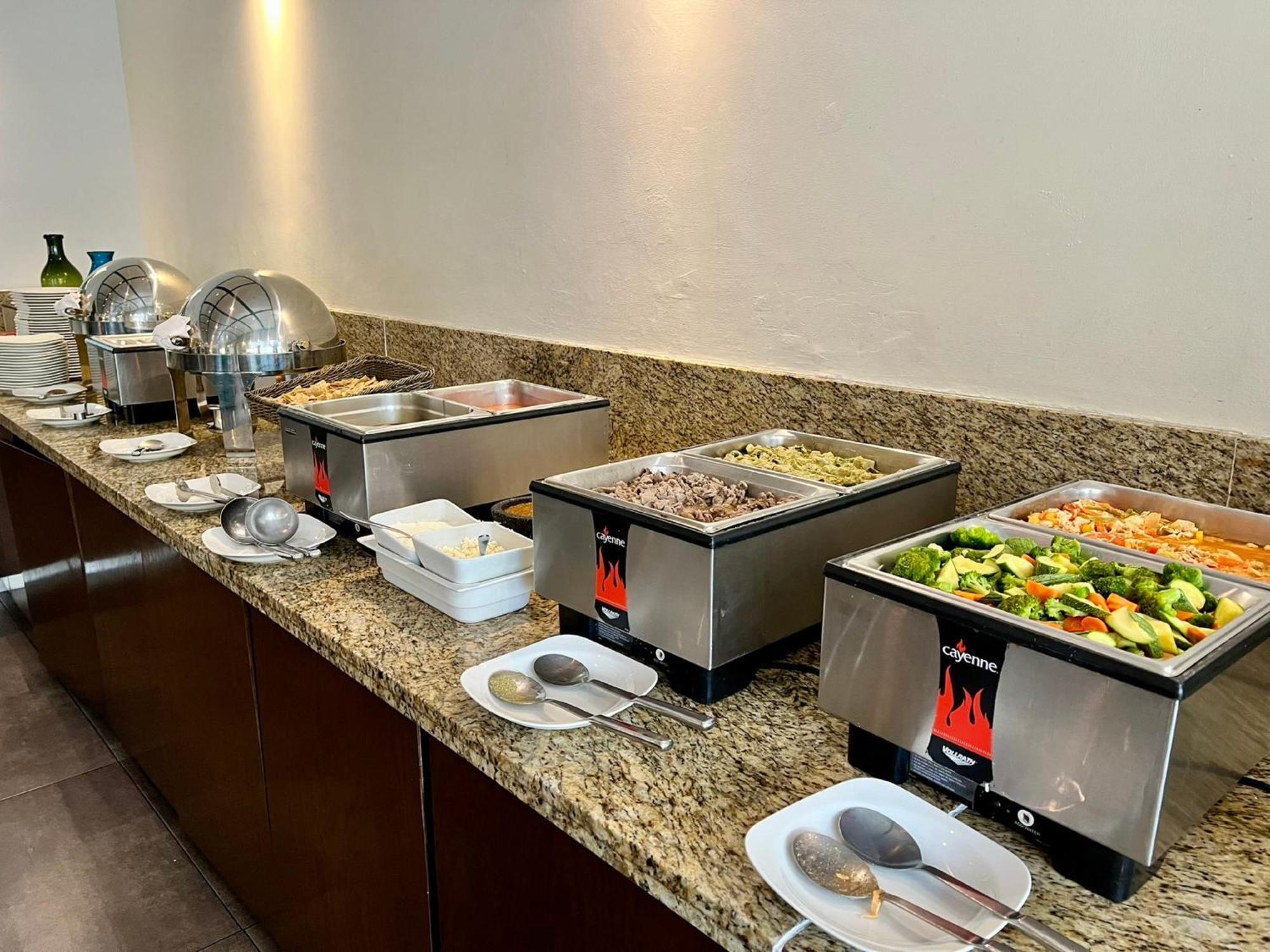 ספופן Holiday Inn Guadalajara Patria-Universidad By Ihg מראה חיצוני תמונה